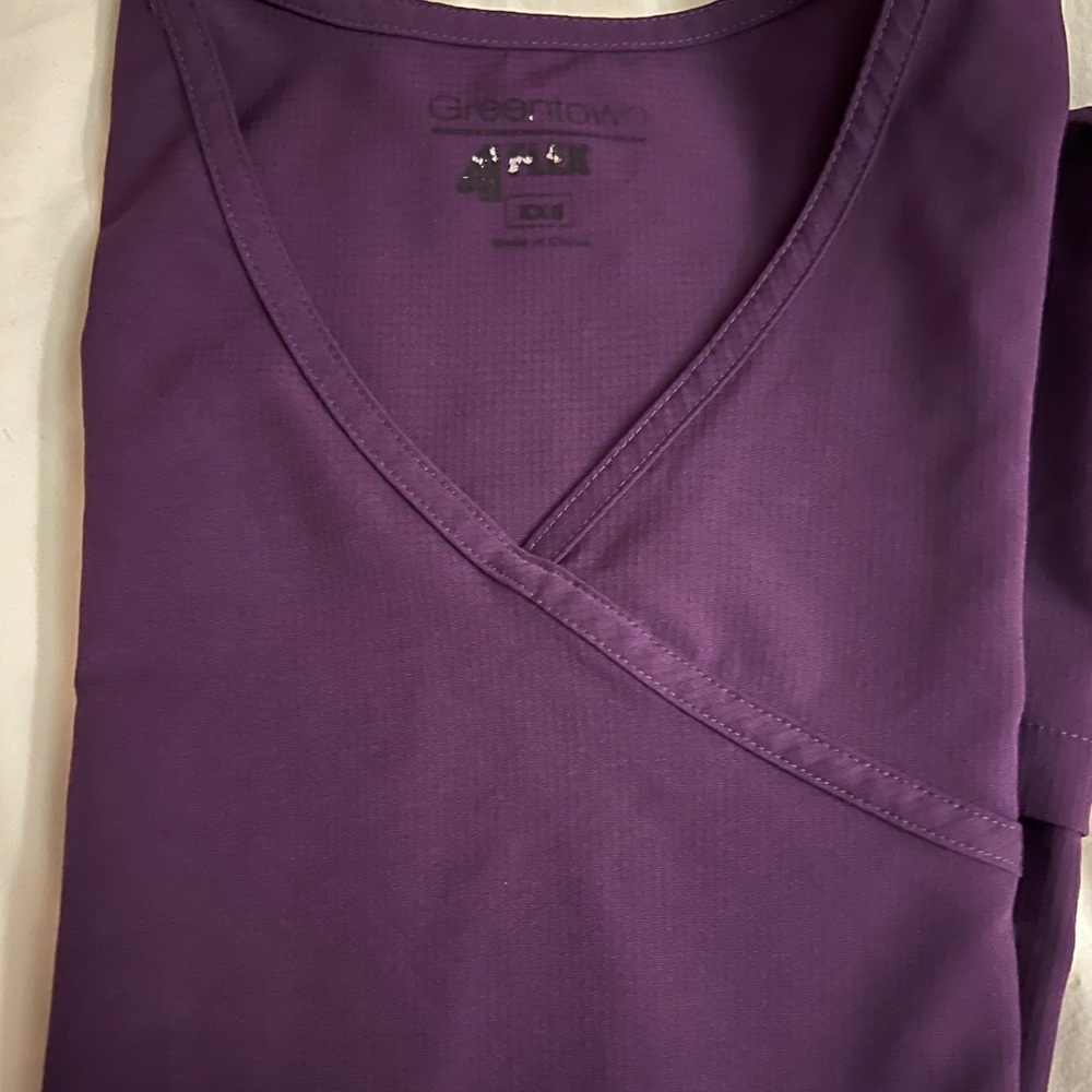 4flex scrub top (size XXS) v neck style
